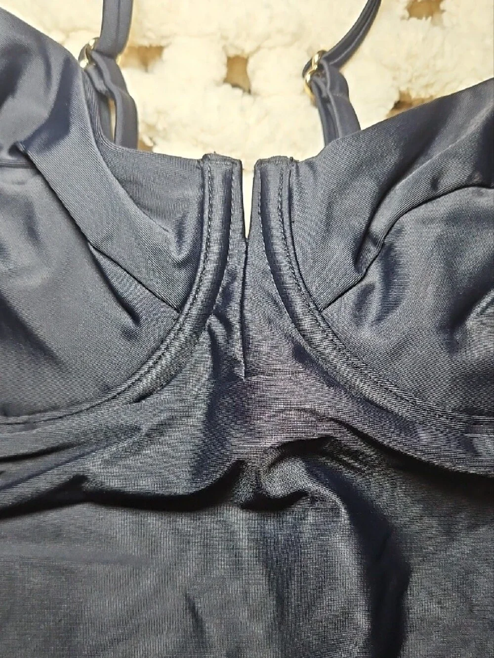 Quince sleek black